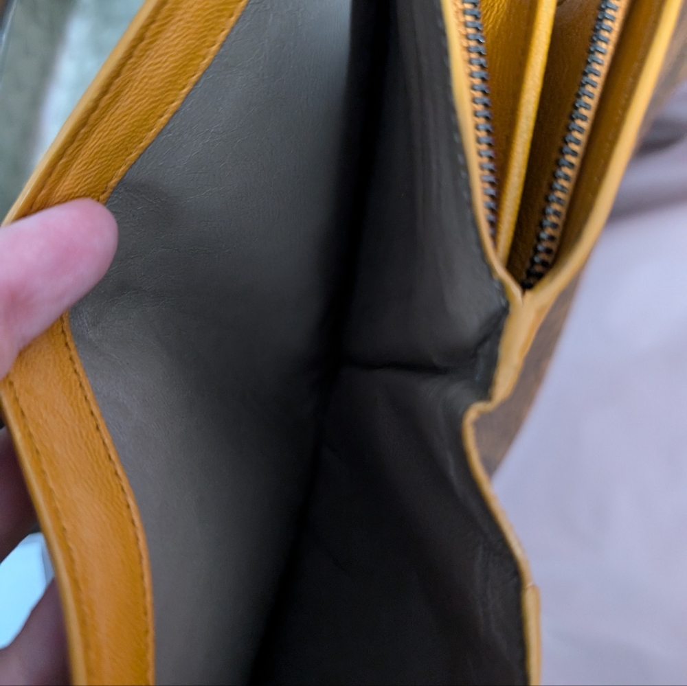 BOTTEGA VENETA Intrecciato Leather Wallet - Picture 7 of 8